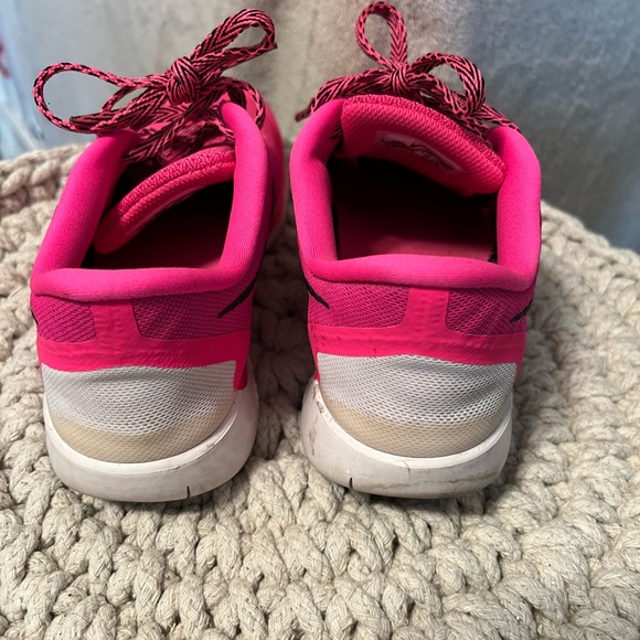 Pink & black Nike sneakers - Picture 3 of 5